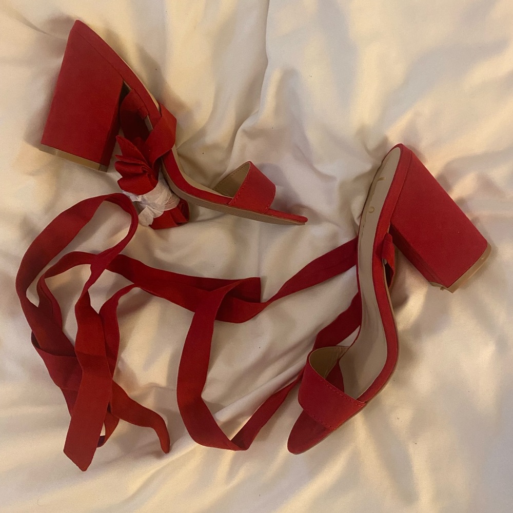 Alta Dark Red Suede Lace Up Heels. Size 8.5